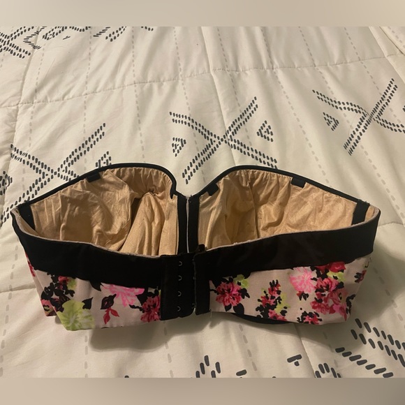 Victoria’s Secret Biofit multiway strapless bra (removable strap gone) 36DD‎ - Picture 2 of 5